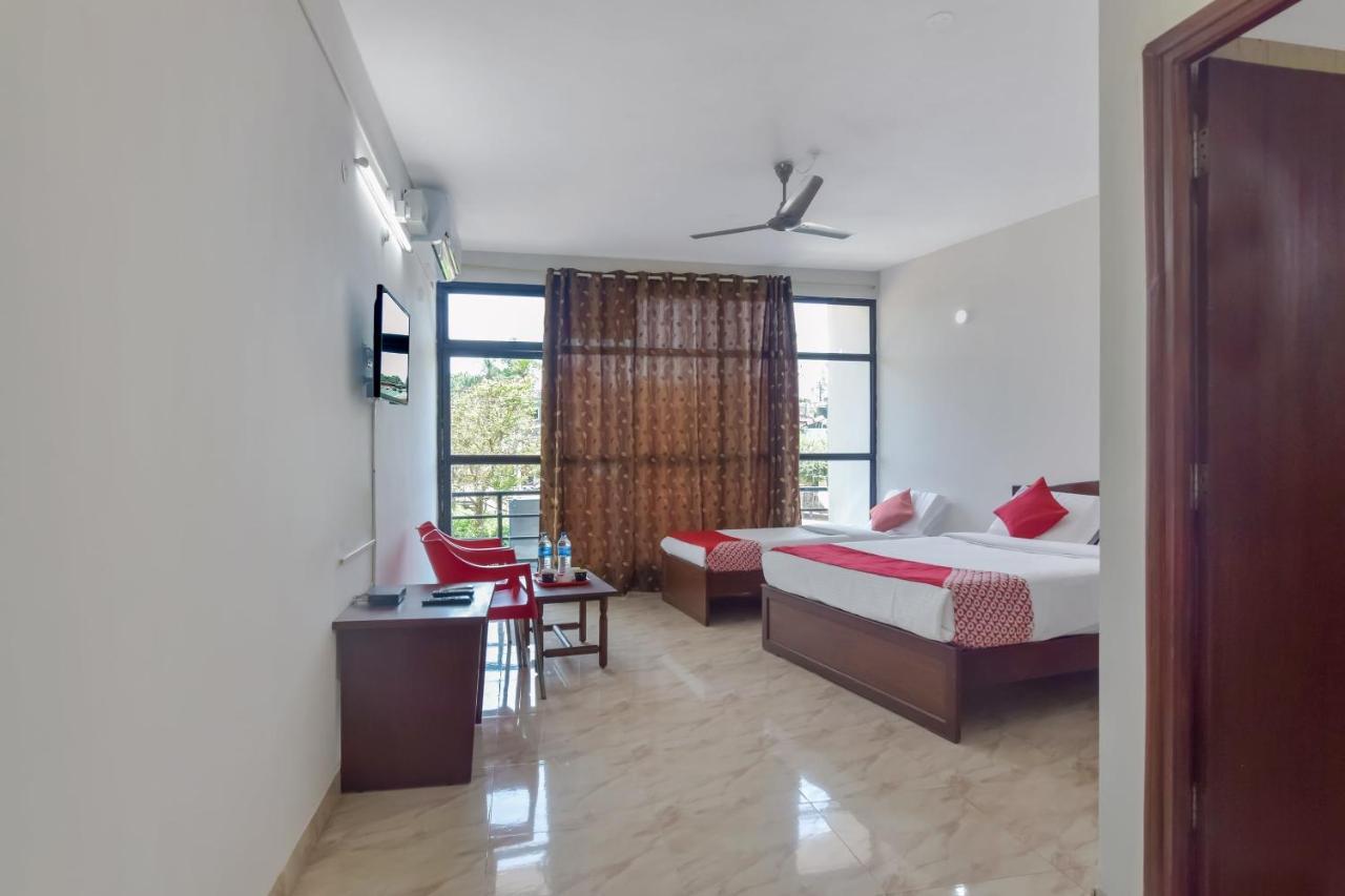 Oyo 13581 Hotel Raj Madikeri Exterior foto