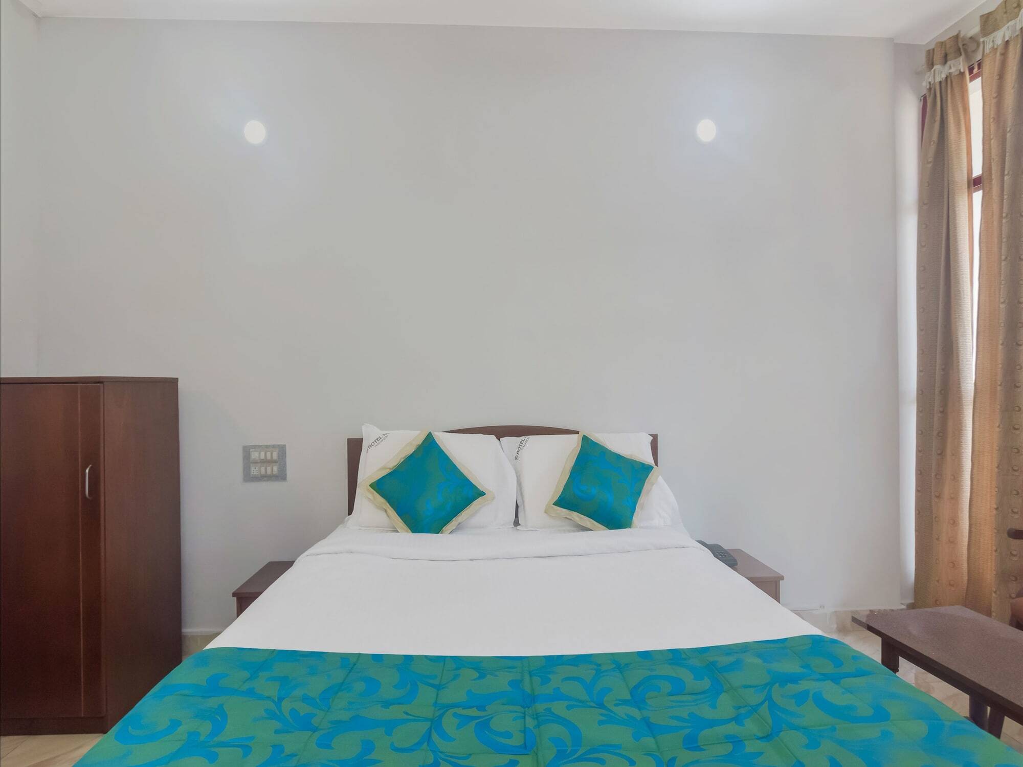 Oyo 13581 Hotel Raj Madikeri Exterior foto
